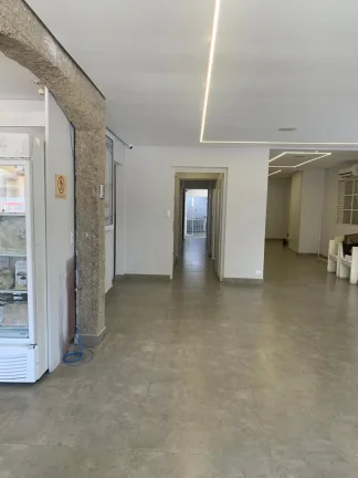 Imagem Galpão Comercial à Venda ou Locação em Sorocaba-SP: 4 Salas, 4 Banheiros, 10 Vagas de Garagem, 303m² no Jardim Pires de Mello.