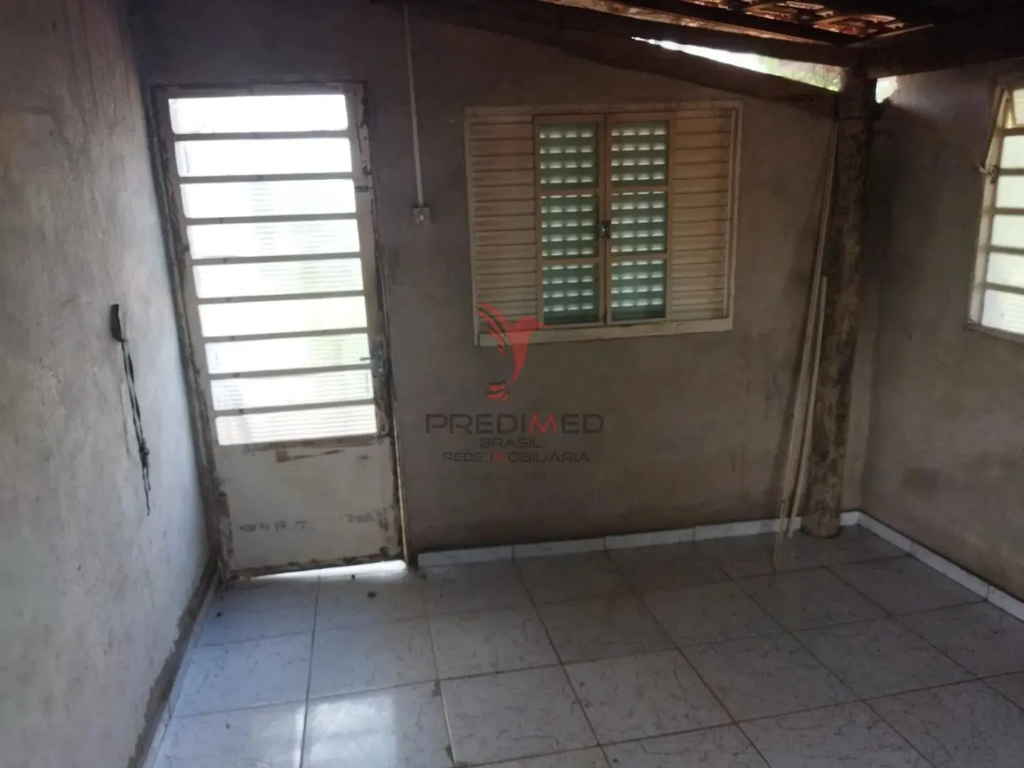 Imagem São 1.000 m2 de terreno com casa pequena