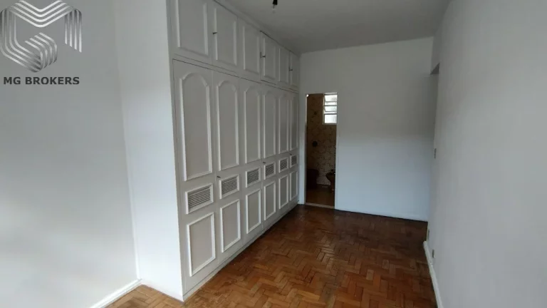 Imagem Imóvel Exclusivo na Tijuca: Apartamento com 4 Quartos, 2 Suítes, 3 Salas, 4 Vagas de Garagem e 160m² - Rio de Janeiro-RJ