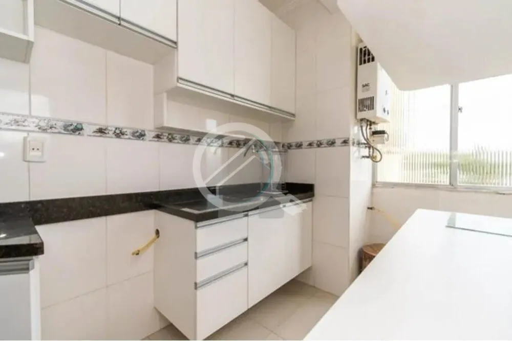 Imagem Ótimo apartamento de frente com sacada, sala com lareira e ar condicionado, dormitório com móveis...