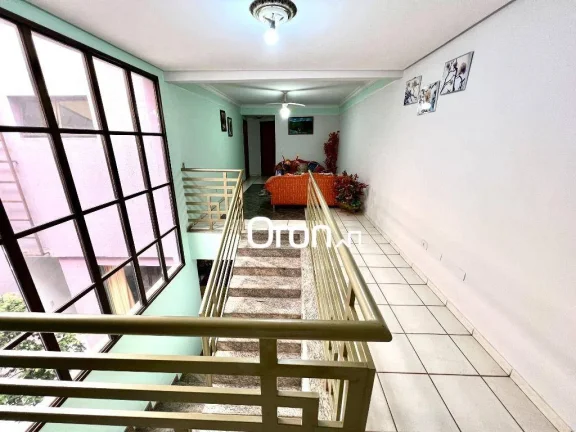 Imagem Sobrado à venda, 247 m² por R$ 1.100.000,00 - Jardim América - Goiânia/GO