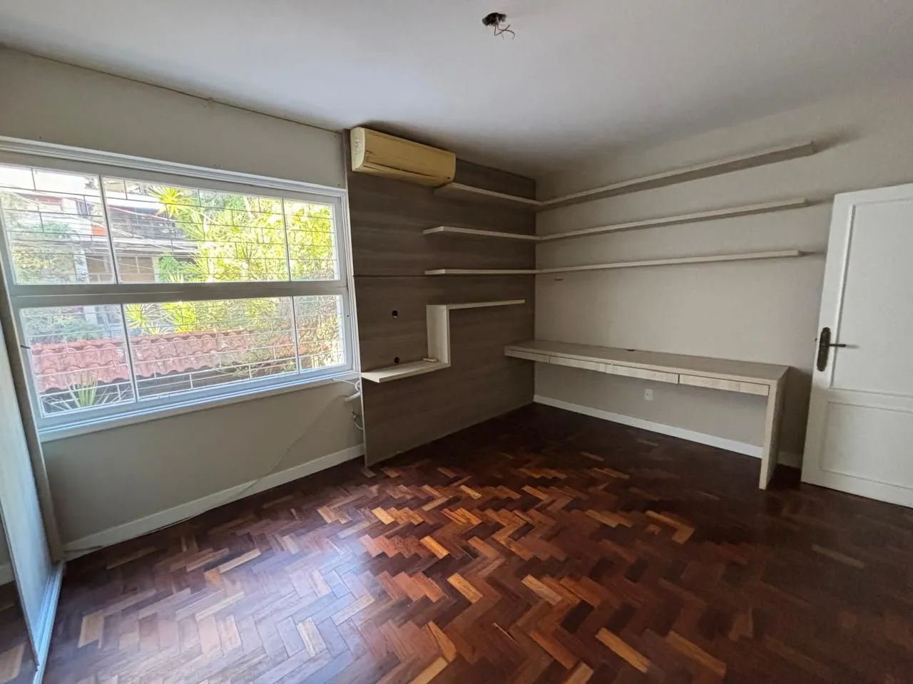 Imagem vende apto de dois quartos próximo ao parcão