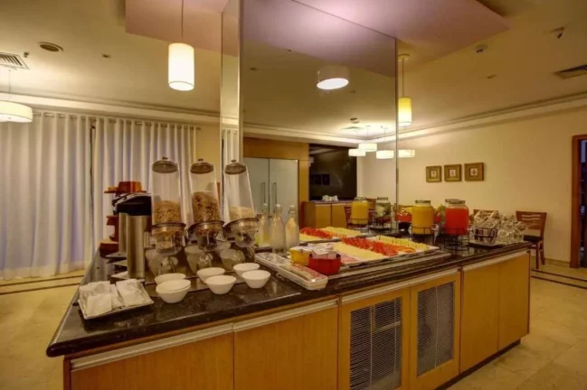 Imagem Flat disponível para venda no Quality Suites Oscar Freire em Pinheiros, com de 32m², 1 dormitório e 1 vaga