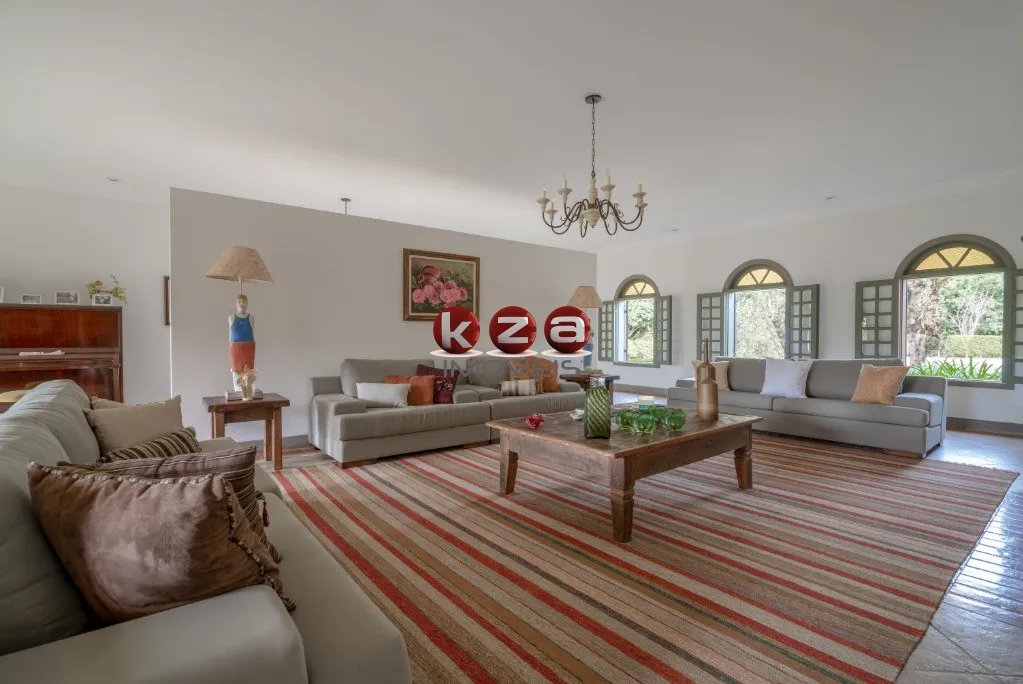 Imagem Imperdível Casa de Luxo à Venda no Centro de Cunha-SP: 6 Quartos, 6 Suítes, 5 Salas, 9 Banheiros, 30 Vagas de Garagem e 1.573 m² de Área