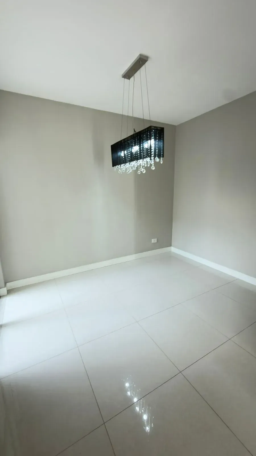 Imagem Sobrado com 3 Quartos à Venda, 118 metros em Mercês - Curitiba