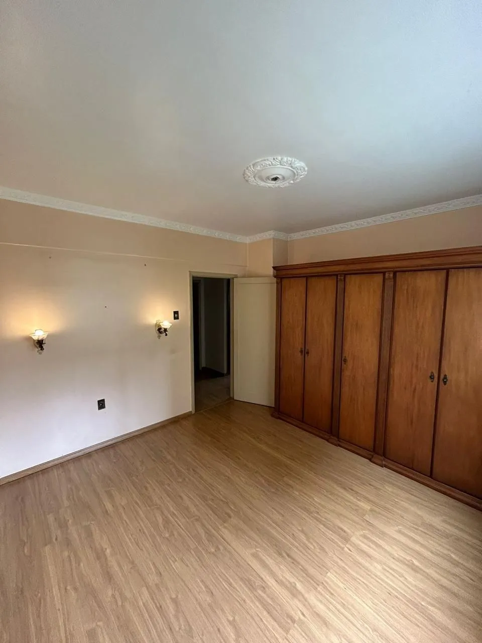 Imagem Apartamento com 03 quartos e 02 banheiros no Centro Histórico de Porto Alegre
