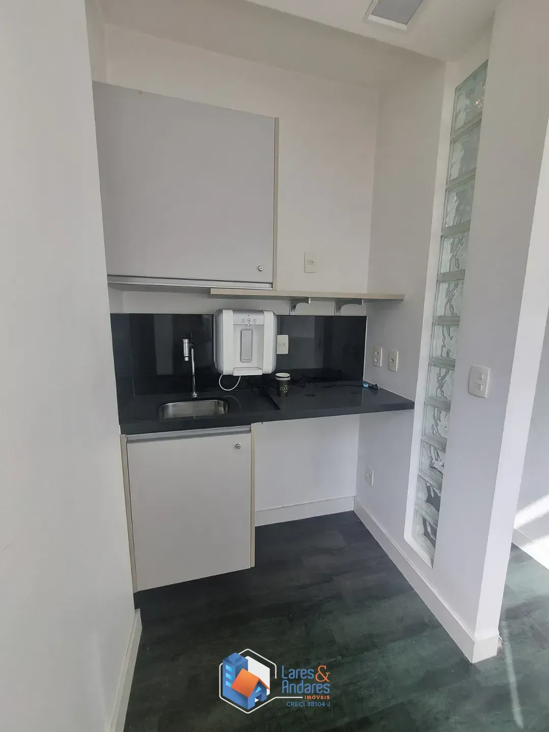 Imagem Conjunto comercial para venda em Cerqueira César, 108m²