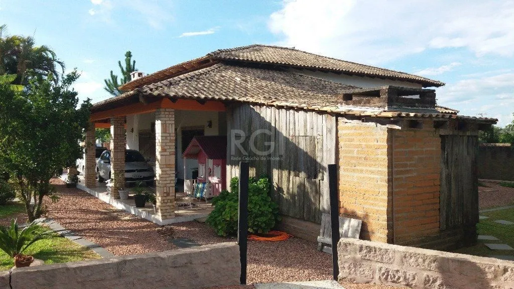 Imagem Casa para Venda - 220m², 2 dormitórios, sendo 1 suites, 4 vagas - Belém Novo