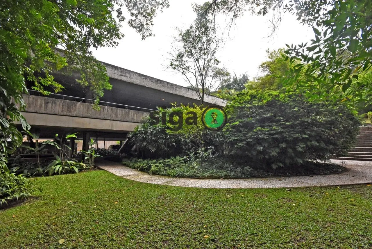 Imagem UMA CASA ICÔNICA NA CIDADE JARDIM | 976 m² | ARQUITETURA ATEMPORAL EM MEIO AO VERDE
