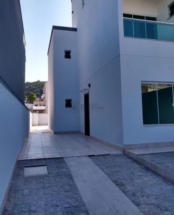 Imagem Sobrado triplex com 3 suítes no Ariribá