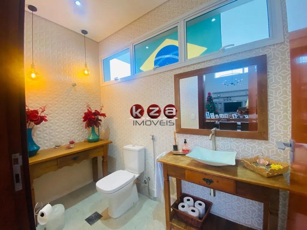 Imagem Luxuosa casa em condomínio à venda em Valinhos-SP, no Condomínio Canto Del Bosco: 3 quartos, 3 suítes, 3 salas, 4 vagas de garagem, 367m².
