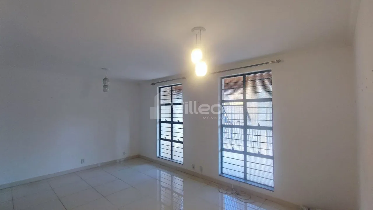 Imagem Se você procura um imóvel espaçoso, versátil e pronto para receber sua família com conforto, es...