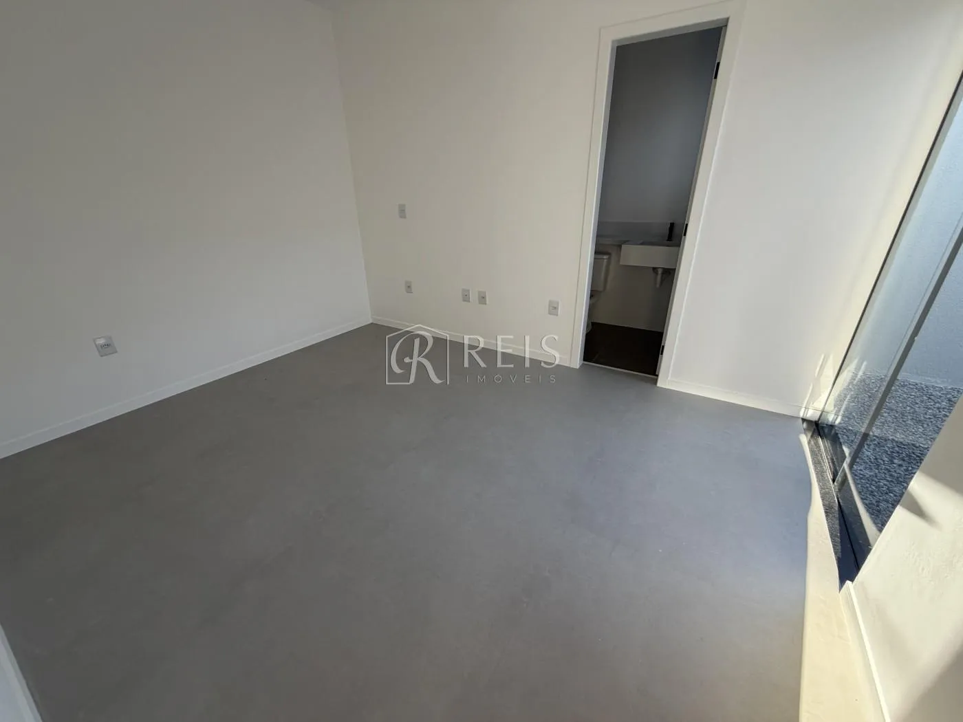 Imagem Casa para Venda em Rio das Ostras, Jardim Mariléa, 3 dormitórios, 1 suíte, 2 banheiros, 1 vaga