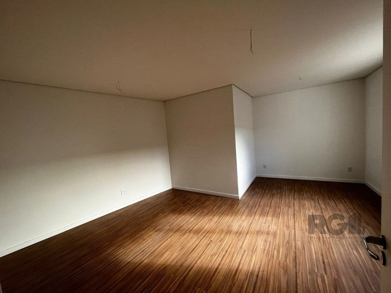 Imagem Casa 3 quartos, suíte, 2 vagas, piscina, 240m² - Vila Nova POA/RS