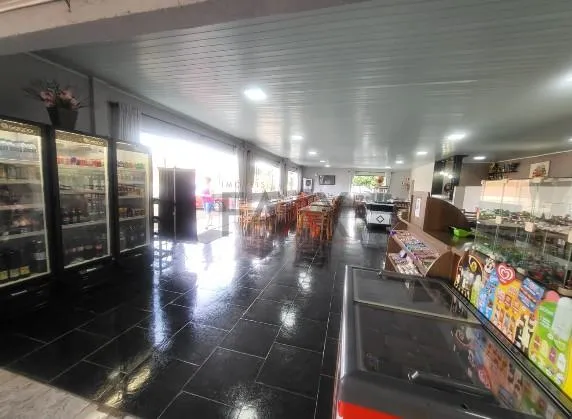 Imagem Imóvel Comercial a venda, atualmente com restaurante em funcionamento.