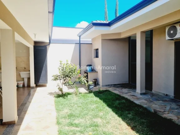 Imagem Sobrado com 4 quartos (sendo 2 suítes, uma delas no térreo), 264 m² construídos, no Condomínio ...