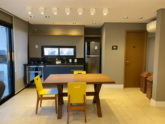 Imagem Lindo apartamento com 43 m², com acabamentos de primeira linha, fogão, armários, bancada da pia e...