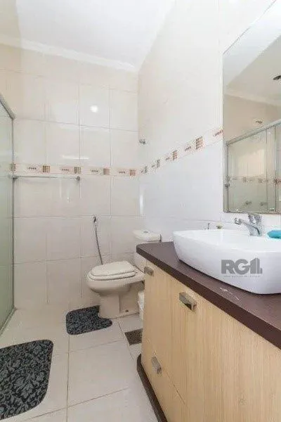 Imagem Vende-se belo sobrado com 3 quartos com suíte e 3 vagas cobertas - 182m² - Vila Ipiranga