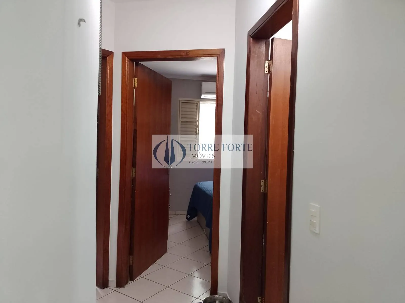 Imagem linda casa 3 dormitórios, com 2 vagas em ótima localização