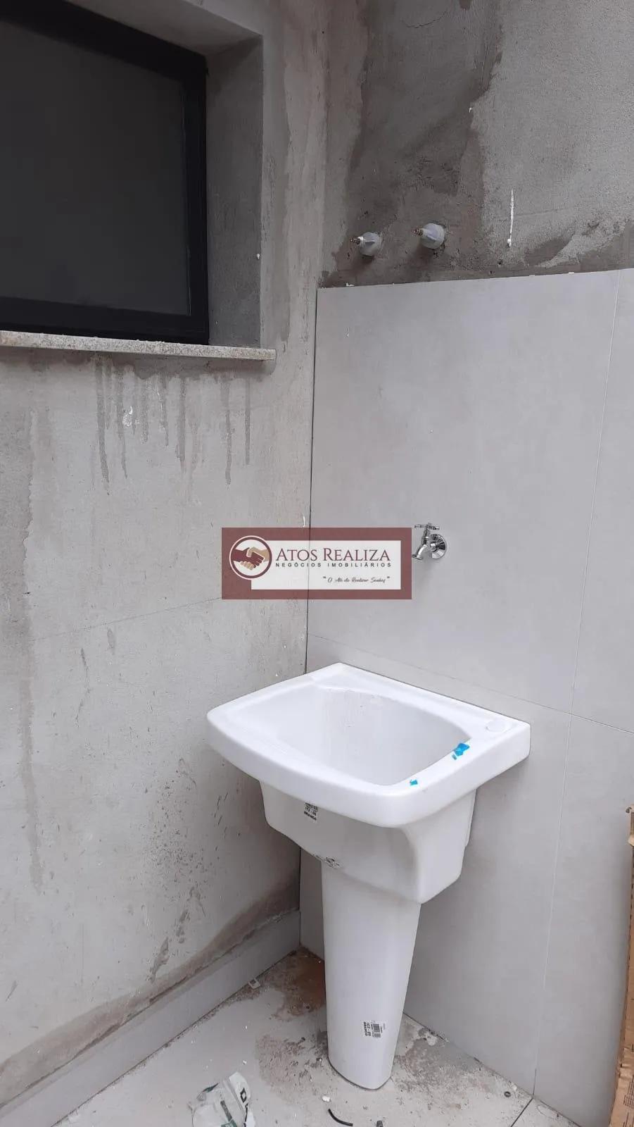 Imagem Sobrado com 3 Dormitórios, sendo 1 suíte , sendo com sacada, 100 m² de área útil, sala, cozinha, lavabo, conceito aberto, área gourmet, lavanderia, garagem para 2 autos.