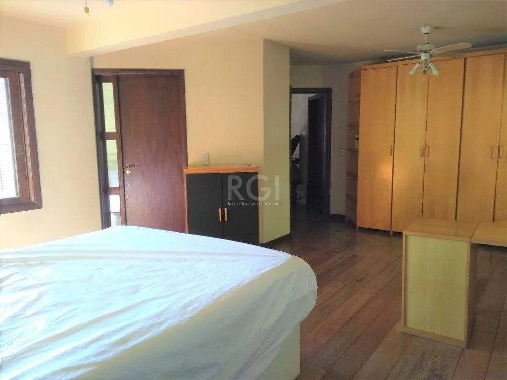 Imagem Casa para Venda - 219m², 3 dormitórios, sendo 1 suites, 4 vagas - Menino Deus