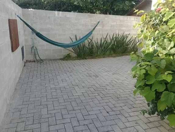 Imagem Casa robusta e bem localizada em Garopaba: ideal para quem ama natureza e conforto.