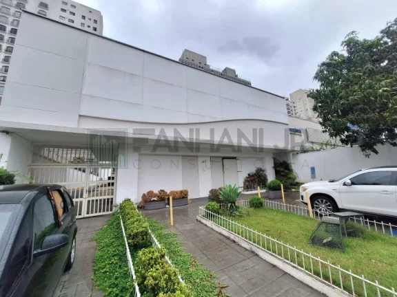 Imagem Casa Comercial de Alto Padrão para Locação em São Paulo-SP, Jardim América: 13 Salas, 5 Banheiros, 20 Vagas, 611m².