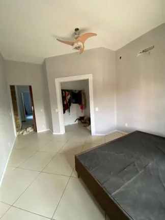 Imagem Casa em Condomínio para Venda em Itaboraí, Centro (Manilha), 4 dormitórios, 1 suíte, 3 banheiros, 3 vagas