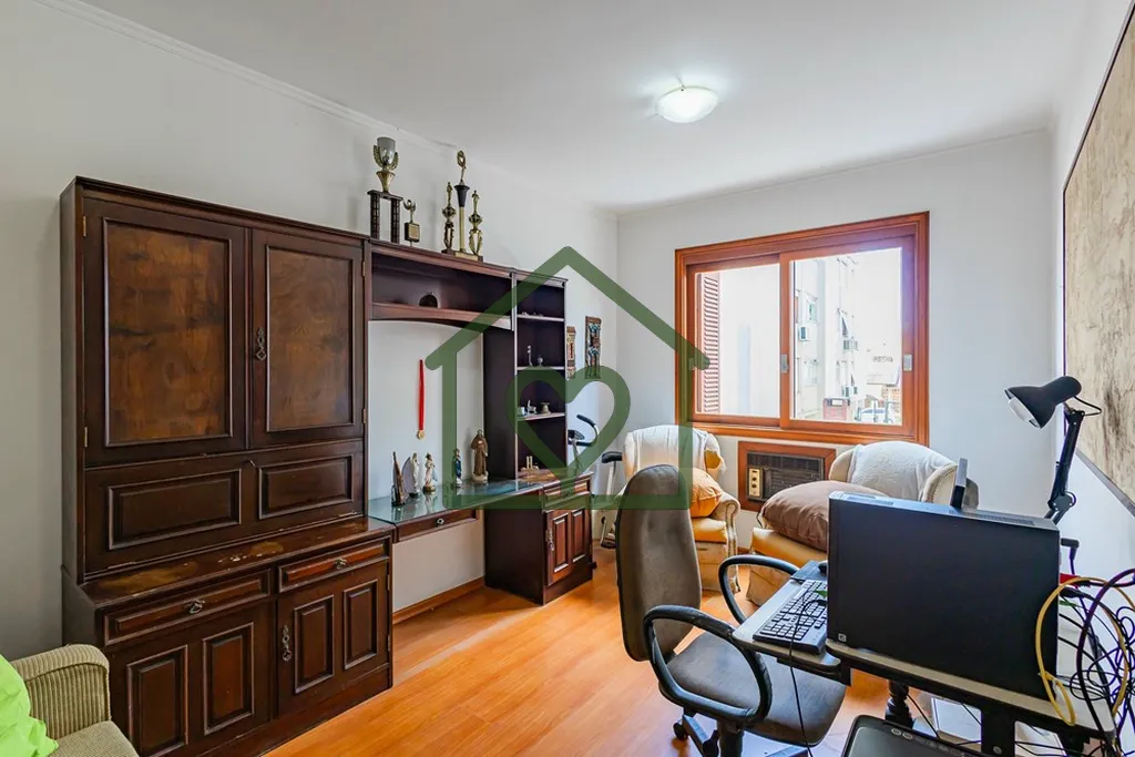 Imagem Descubra o seu novo lar no coração do Jardim Planalto em Porto Alegre! 
Este incrível apartamento...
