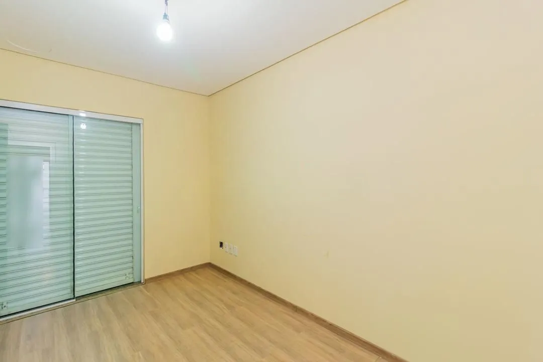 Imagem Casa com 3 dormitórios, suíte, lavabo e amplo pátio.