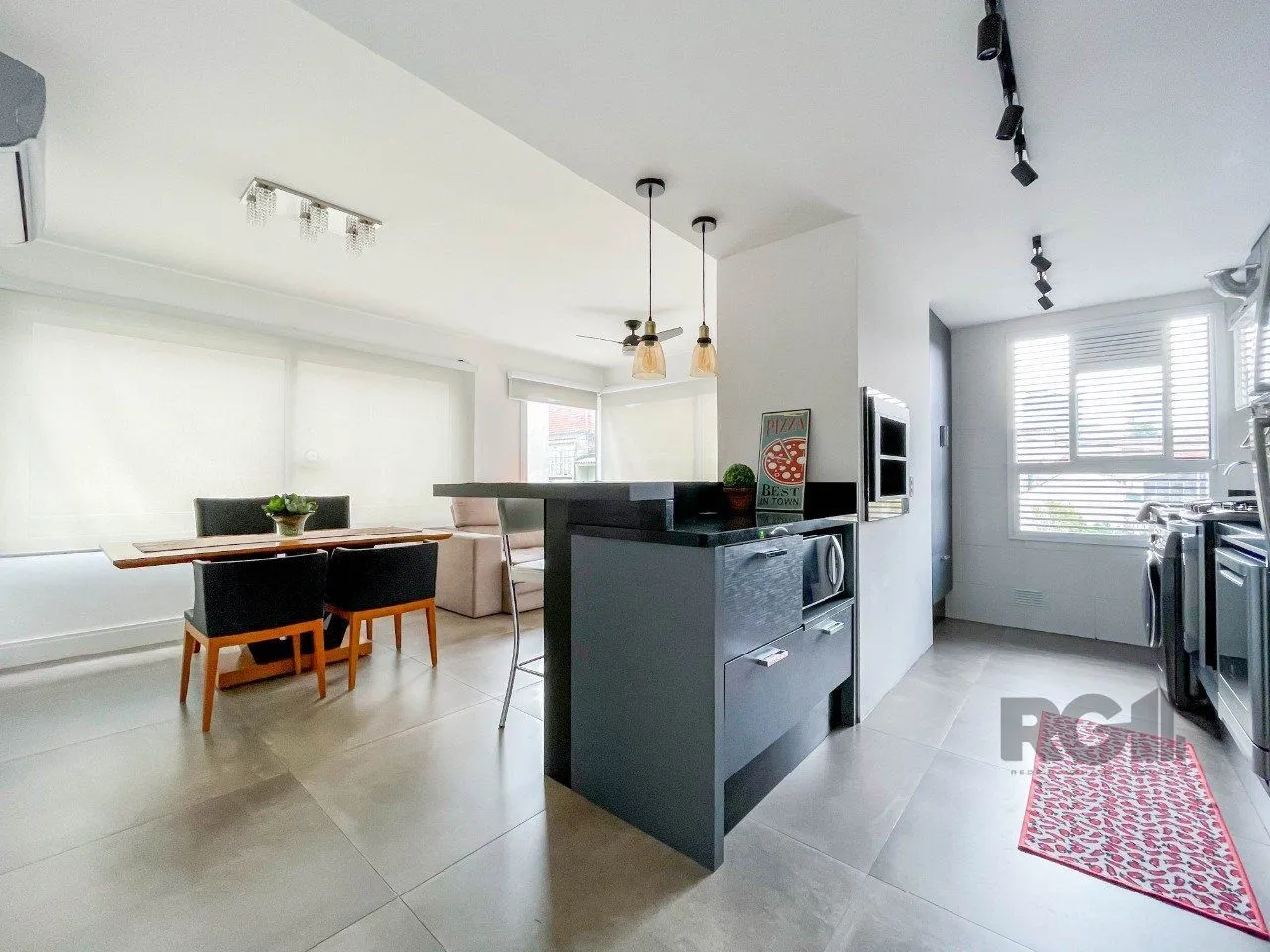 Imagem APARTAMENTO MOBILIADO 70M² DE 2 DORMITÓRIOS E 1 VAGA - BAIRRO MENINO DEUS