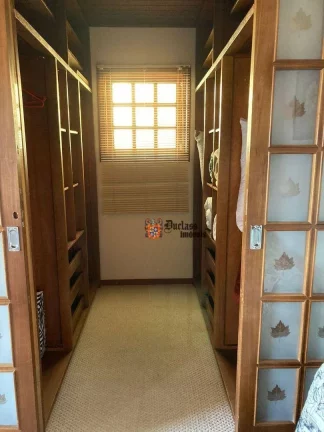 Imagem Sobrado com 4 dormitórios à venda, 259 m² por R$ 1.200.000,00 - Jardim Guararema - Campos do Jordão/SP