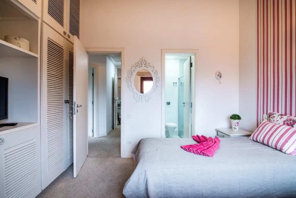 Imagem Luxuosa casa em condomínio à venda em Campos do Jordão-SP, Jardim Andirá: 4 quartos, 2 suítes, 4 banheiros, 3 vagas, 400m²!