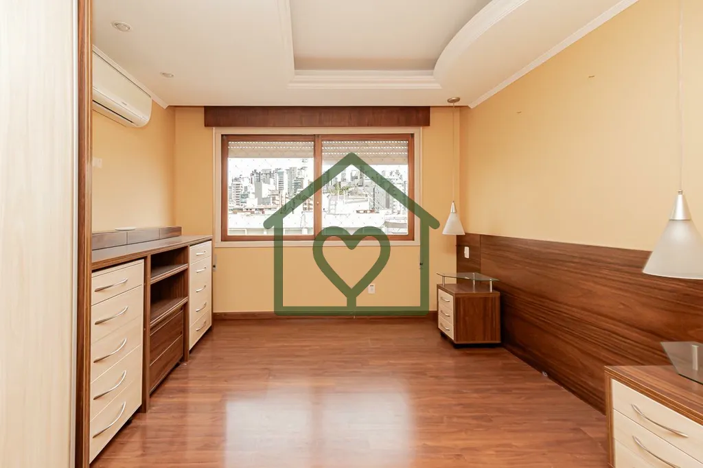 Imagem Na Av. Alegrete, n. 126, no bairro Petrópolis, Apartamento de 03 dormitórios, semi mobiliado com 0...