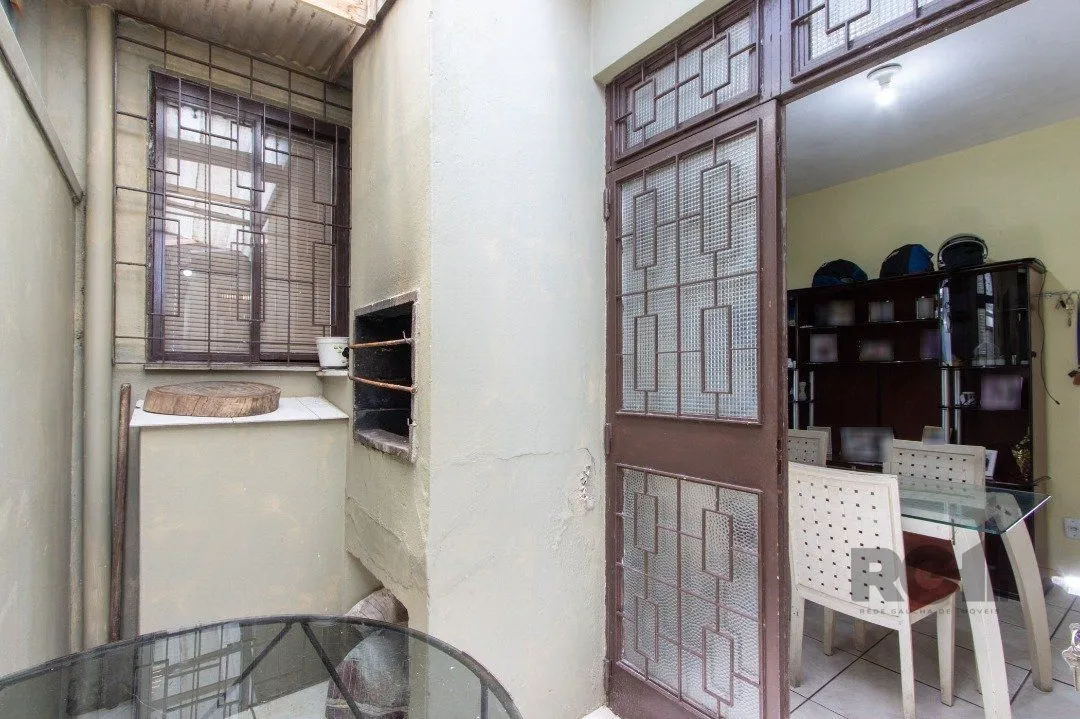 Imagem Casa térrea, 3 quartos, 2 banheiros, com pátio no Bairro Cavalhada