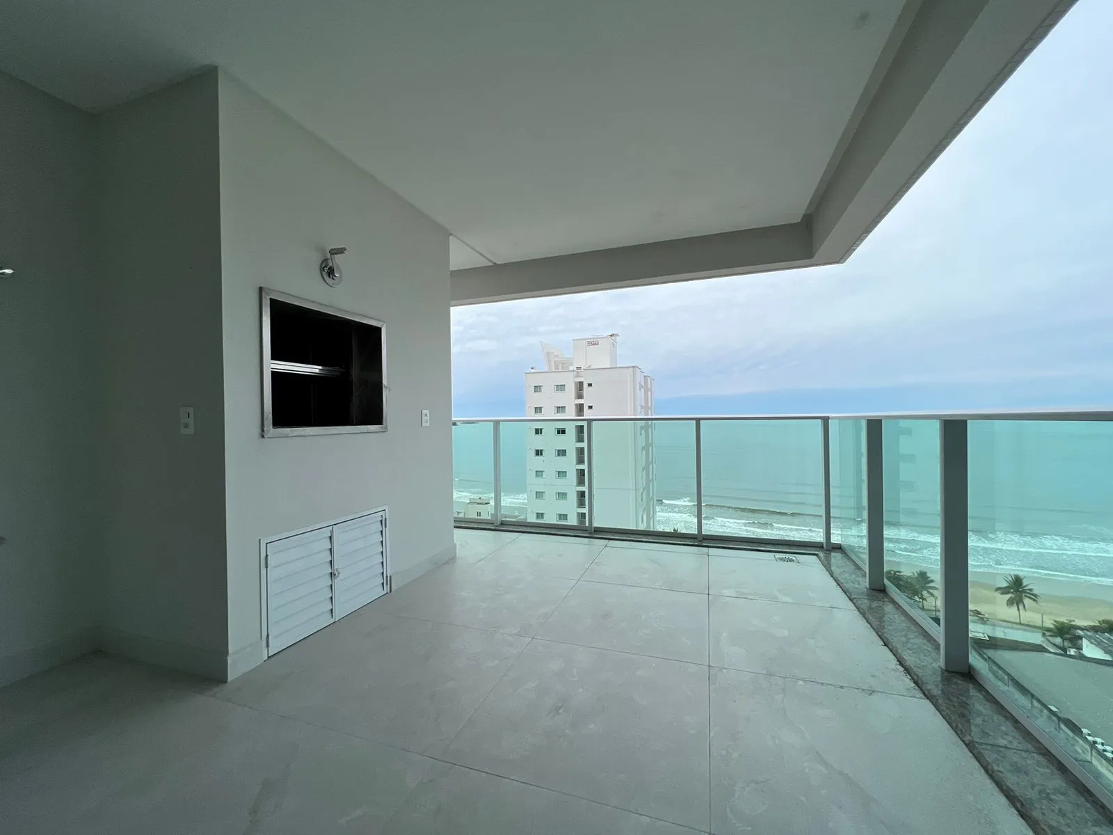 Imagem Apartamento com vista para o mar à venda com 197m2 por R$ 4.290.000,00
