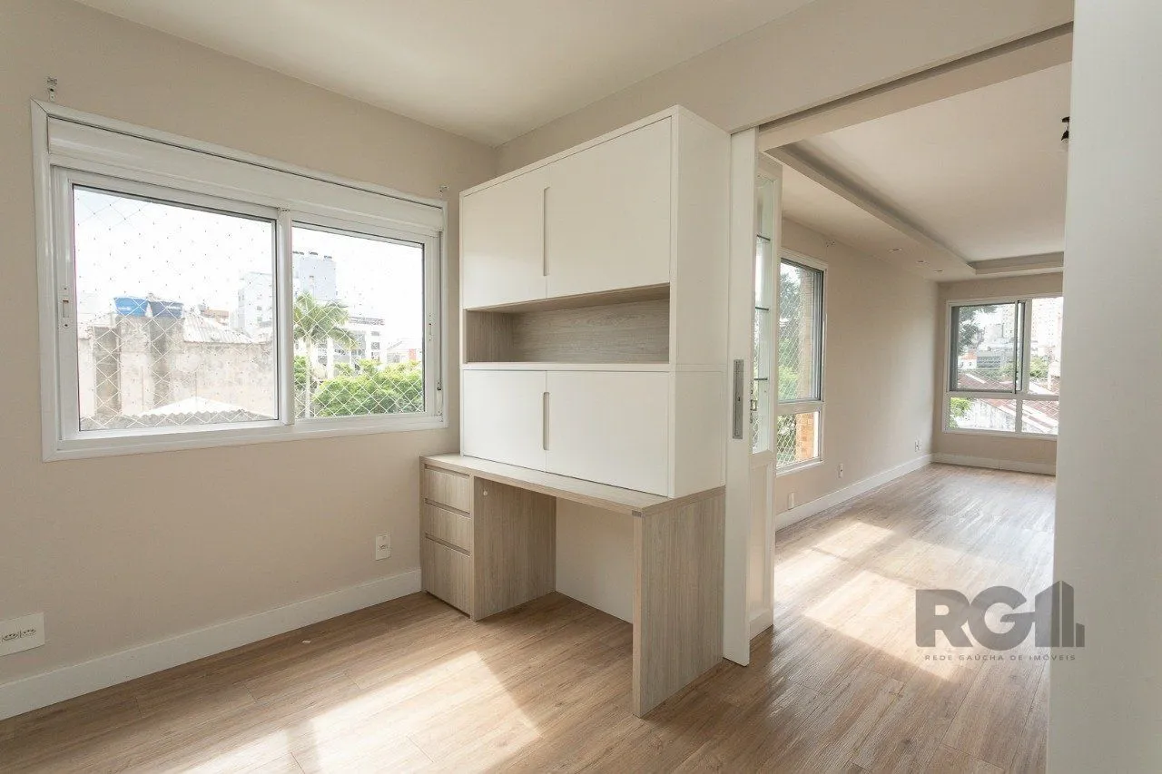 Imagem Apartamento semimobiliado e decorado no bairro Auxiliadora, com 91 m²