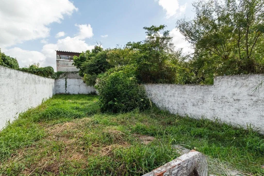Imagem Casa de 4 dormitórios no bairro Camaquã