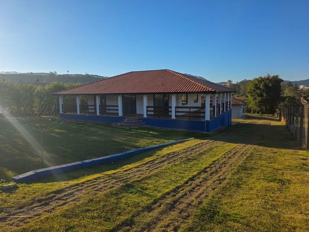 Foto do imóvel Casa estilo colonial a venda no condomínio Campo Alegre em Poços de Caldas