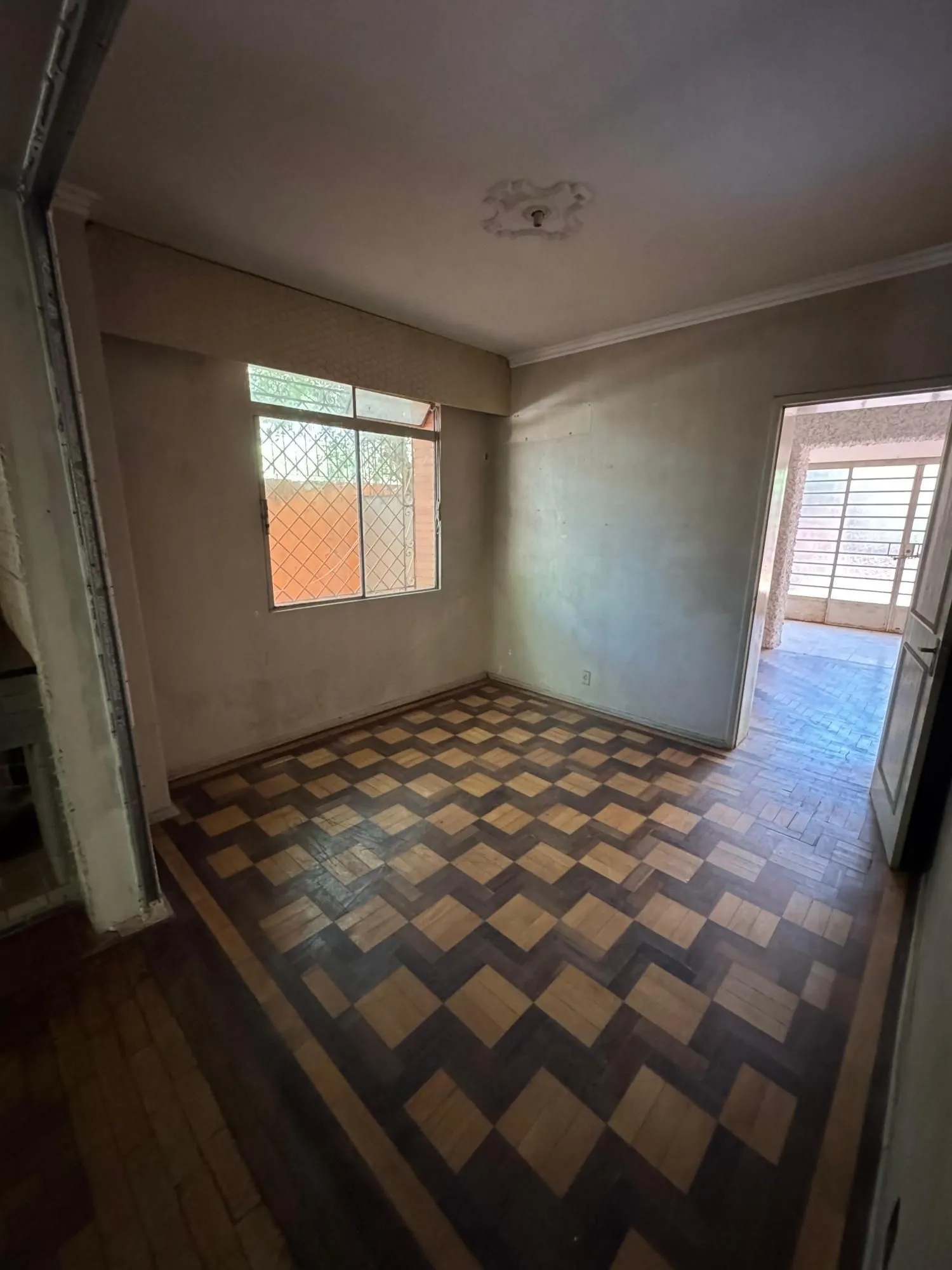 Imagem Casa 3 dormitórios com garagem - Bairro Petrópolis, Porto Alegre