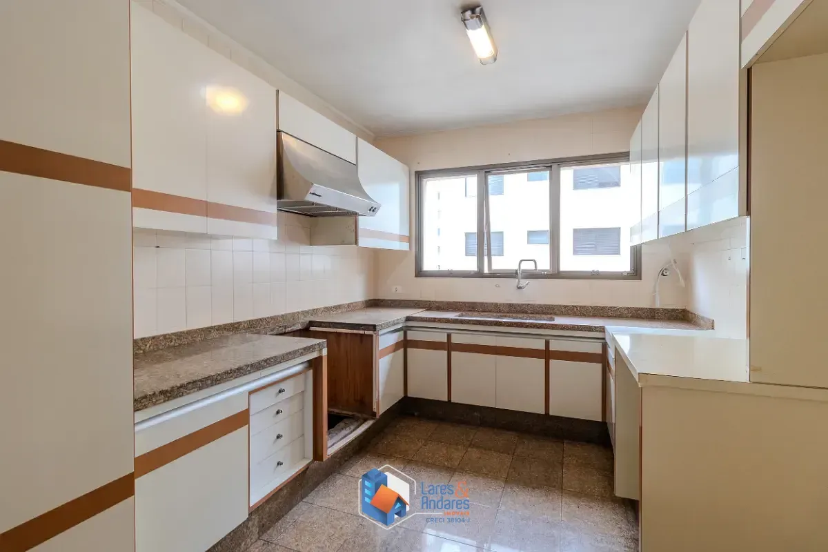 Imagem Apartamento para venda em Campo Belo com 5 quartos, sendo 2 suítes, 210m²