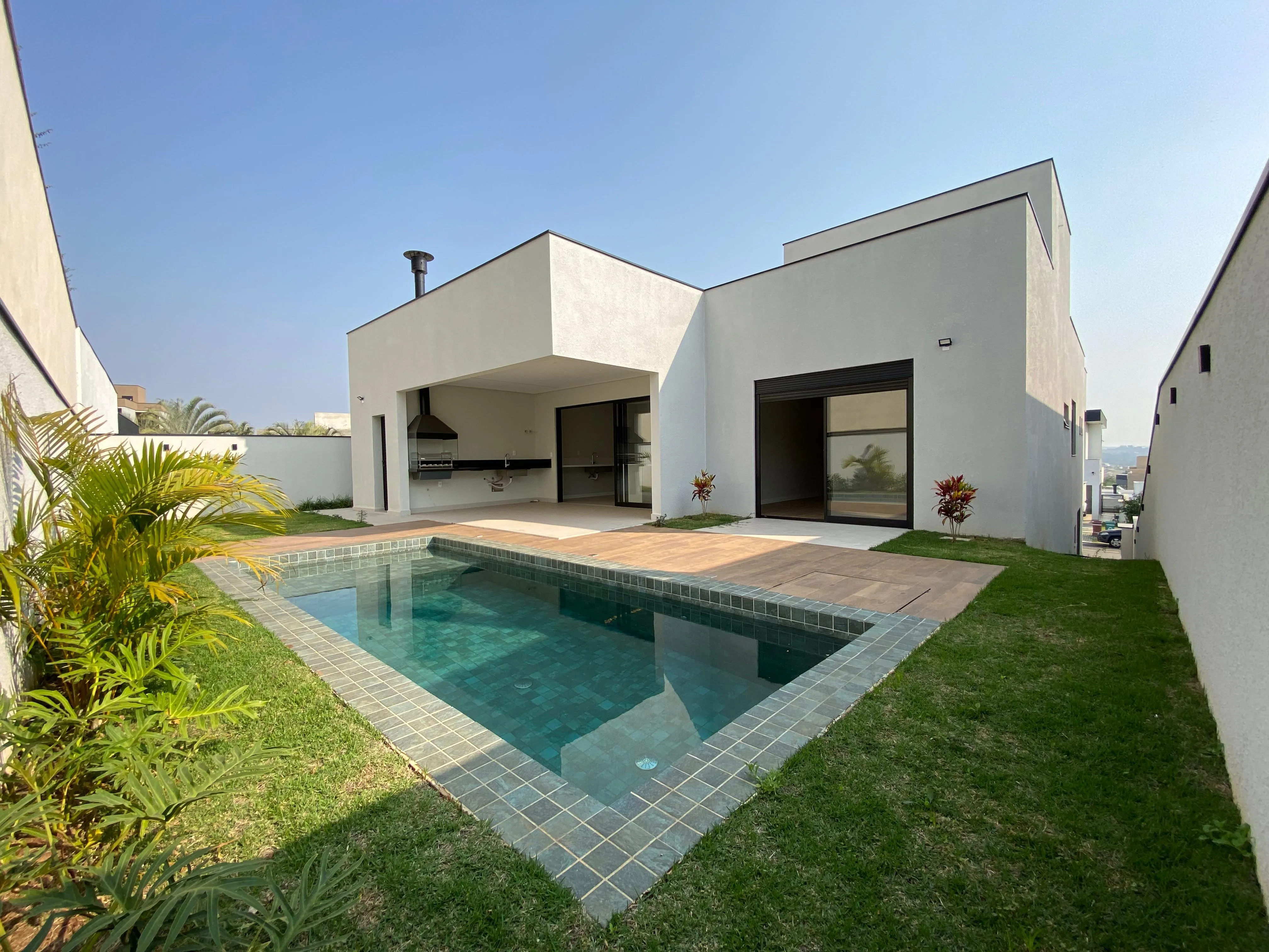 Imagem Residência de Elegância Única: Casa Exclusiva no Alphaville com Design Sofisticado e Área de Lazer Impecável