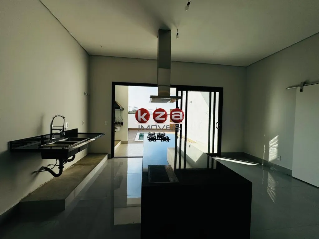 Imagem Casa térrea mobiliada em condomínio à venda em Valinhos-SP, Condomínio MontAlcino com 3 suítes, piscina e 175m². Venha conferir!