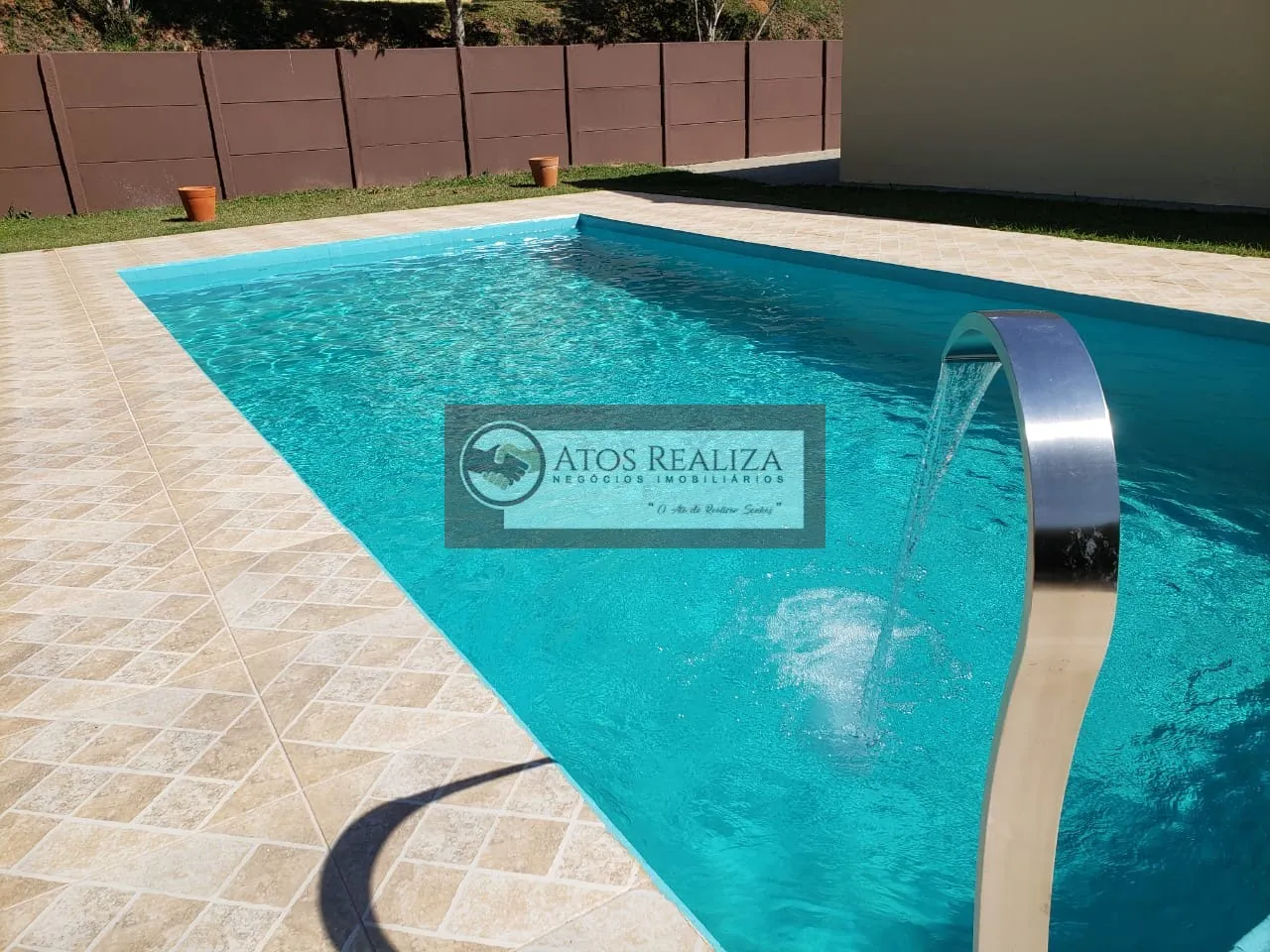 Imagem Casa térrea em Fazenda da Ilha com 4 dormitórios e 3 suítes por R$800k para venda e R$3.5k para locação - 340m² de área útil