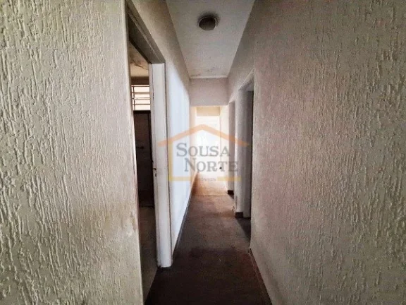 Imagem Casa térrea, 131m², 3 dormitórios, sala de TV, banheiro, lavanderia, armários nos dormitórios e...