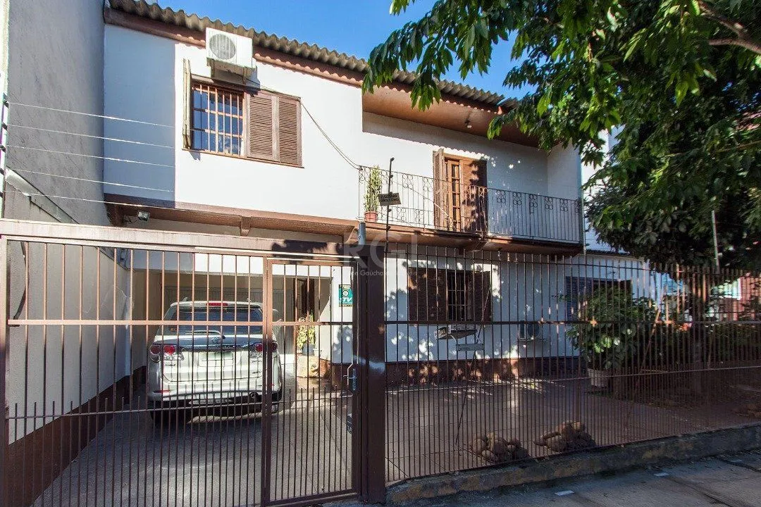 Imagem Casa para Venda - 229.18m², 4 dormitórios, sendo 4 suites, 5 vagas - Cavalhada