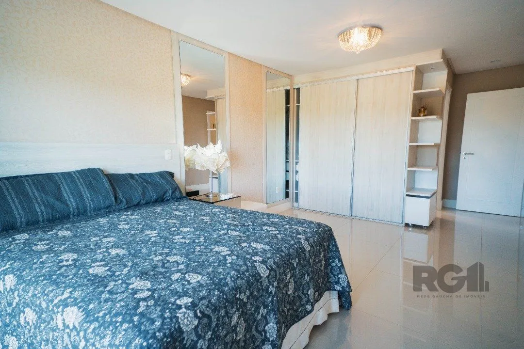 Imagem Oportunidade Única! Casa em Condomínio à Beira do Lago com 4 Suítes, sendo uma Térrea e uma Suíte Master Espetacular!