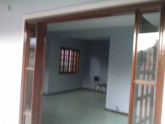 Imagem Casa 2º locação 3 quartos sendo 1 suíte, sala 2 ambientes.