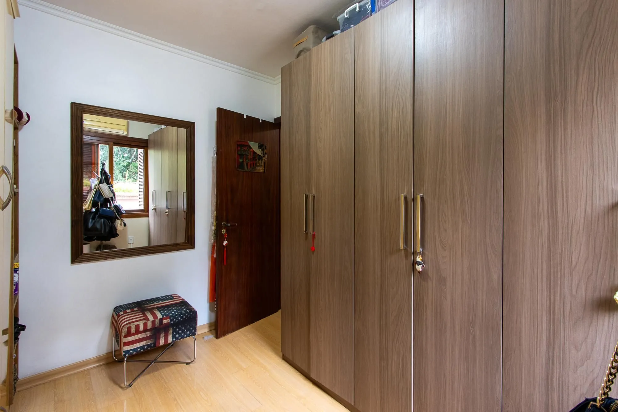 Imagem Apartamento de 3 dormitórios, 1 suíte e 3 vagas no bairro Ipanema.