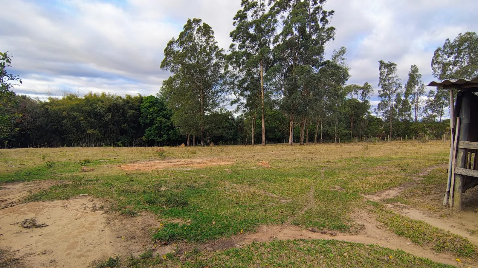 Imagem Chácara com 8925,30m² de Terreno, Casa de 204m², Barracão e Poço Caipira